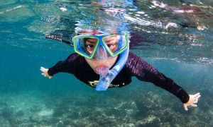 mimpi berenang di laut